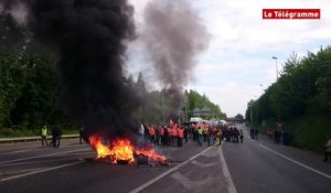Loi Travail. Plus de 200 manifestants sur la pénétrante à Lorient et un bouchon