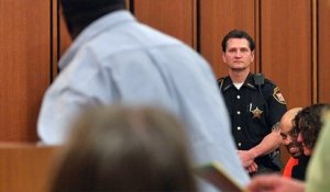 Un père attaque le meurtrier de sa fille en plein tribunal