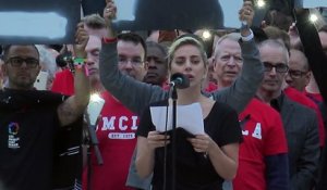 La chanteuse Lady Gaga rend hommage en larmes aux victimes de la tuerie d'Orlando - Regardez