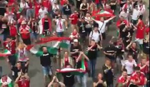 L'impressionnante marche des Hongrois dans les rues de Marseille !