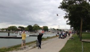 Semaine du nautisme à La Rochelle - démonstration d'hélitreuillage au pied des tours