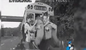 Un policier se fait humilier par un groupe d’enfants survoltés (vidéo)