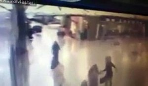 Un policier neutralise un terroriste à l'aéroport d'Istanbul