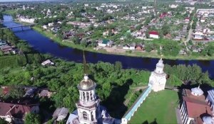 Un couple filmé à leur insu par un drone en train de s'envoyer en l'air en haut d'un monastère en Russie!