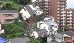 Japon: une maison s'effondre après un impressionnant glissement de terrain