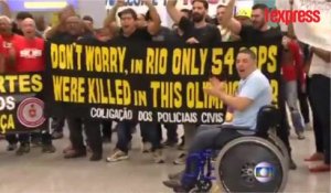 "Bienvenue en enfer!", les policiers manifestent à Rio