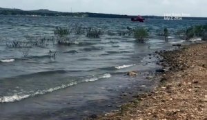 Un avion s'écrase dans un lac au texas