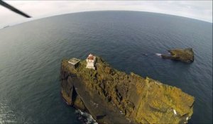 Ce phare Islandais est au milieu de nulle part