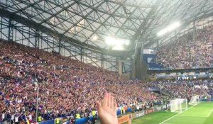 FRANCE-ALLEMAGNE : Clapping des supporters français au Vélodrome