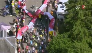 Incident au Tour de France : L'Arche de «la flamme rouge» s'écroule