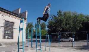 Erik Mukhametshin réalise des figures acrobatiques
