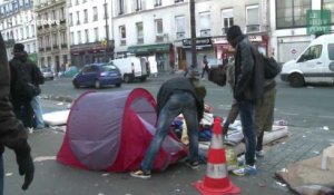 À Paris, les camps de migrants gonflent après le démantèlement de la "jungle" de Calais