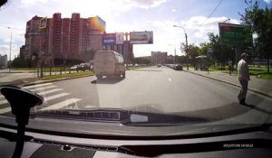 Une canalisation explose sur une voiture en Russie !