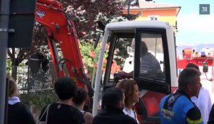 Séisme en Italie : "les répliques menacent les secouristes"