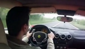 A 200kmh avec sa Ferrari il évite un accident de justesse... Reflexe et maitrise!