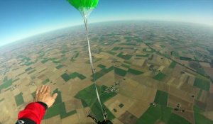 Saut en parachute au-dessus de la base aérienne de Bricy