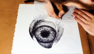 Dessin d'un oeil humain à la main avec un crayon...