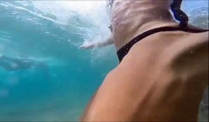 La peau d'une femme dans l'eau (Slow motion)