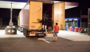 Migrants : «Le salaire de la peur» pour les routiers à Calais