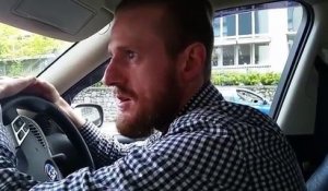 Ce mec pète un câble sans raison au volant de sa voiture en Irlande