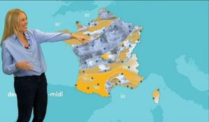 Agathe Lecaron présente la météo sur France Info