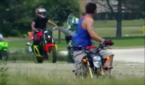 Cascades à moto complètement folles! Compilation stunt biker