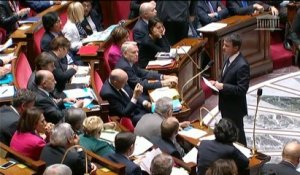 Agression de policiers : Valls promet des dispositifs anti-caillassage et des blindages pour les voitures de patrouille
