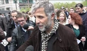 Stéphane Guillon rejoint les grévistes d'iTELE et attaque Jean-Marc Morandini (Vidéo)