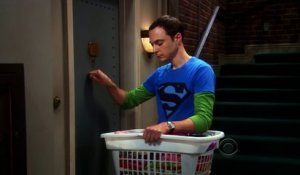 Sheldon frappe toujours trois fois aux portes