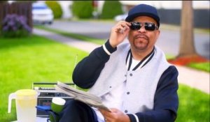 Rapper Ice T selling lemonades in the street