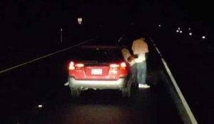 Un jeune chauffeur ivre s'arrête au beau milieu de l'autoroute pour uriner !