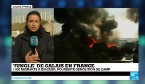 Démantèlement de la "Jungle" de Calais : des migrants mettent le feu à leurs habitations