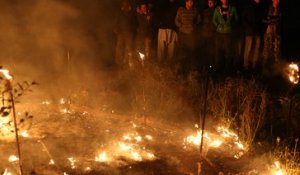 Nuit d'incendies dans le camp de migrants à Calais