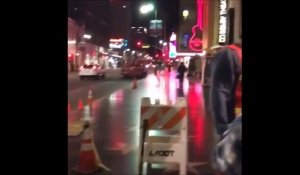 Il détruit l'étoile de Donald Trump sur Hollywood Boulevard à grand coups de pioche