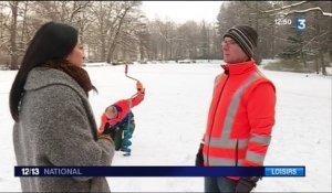 Allemagne : un lac gelé se transforme en patinoire