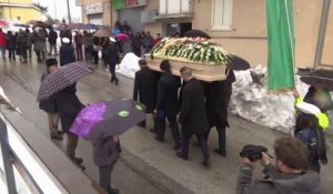 Italie : premières funérailles des victimes de l'avalanche sur l'hôtel