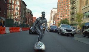 Le surfeur d'argent dans les rues de New York !! Déguisement Halloween 2016