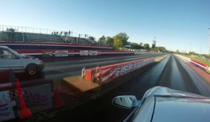 Course de Dragster en vitesse gagnée par une voiture Tesla P100D