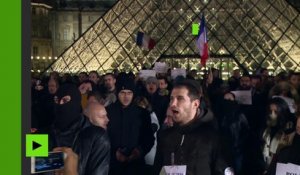 Des policiers en colère se mobilisent près du Louvre