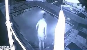 Un couple attaqué par un crocodile pendant leur bain de minuit !