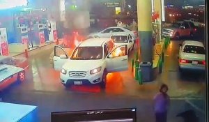 Une voiture prend feu dans une station essence et ils maitrisent rapidement le feu