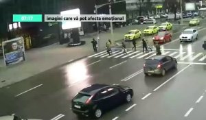 Un piéton fait l’erreur de penser qu’il peut échapper à un orage !!