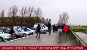 Atterrissage spectaculaire d'un avion en pleine tempête