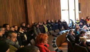 En grève, les pompiers investissent le conseil départemental
