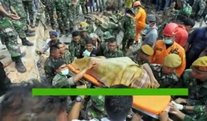 Une centaine de morts dans un puissant séisme en Indonésie