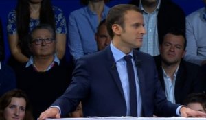 Emmanuel Macron : "Je n'ai rien contre celles et ceux qui portent des T-shirts"