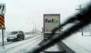 un camion Fedex percuté par un train