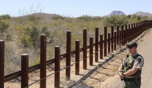 Donald Trump signe un décret pour lancer le projet de mur avec le Mexique