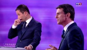 Manuel Valls ironise sur tante Yvonne