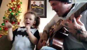 Reprise explosive d'un chant de Noël par un père et sa fille